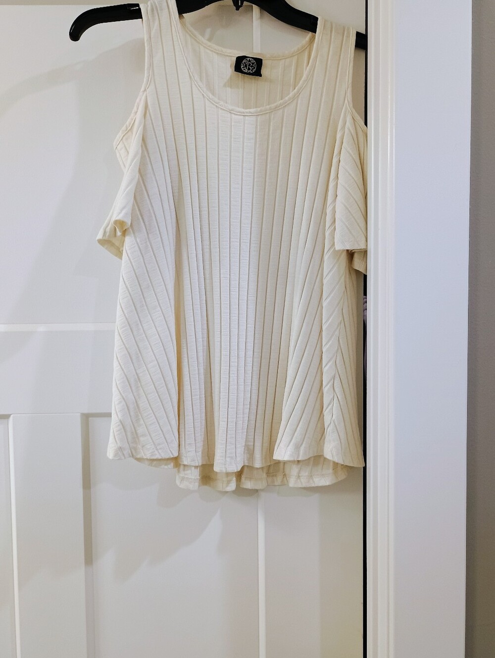 Cream Ribbed Cold-Shoulder Swing Top - Picture 2 of 5